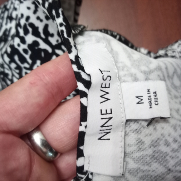 Nine West Black and White Fitted Cap Sleeve Blouse - Picture 2 of 3